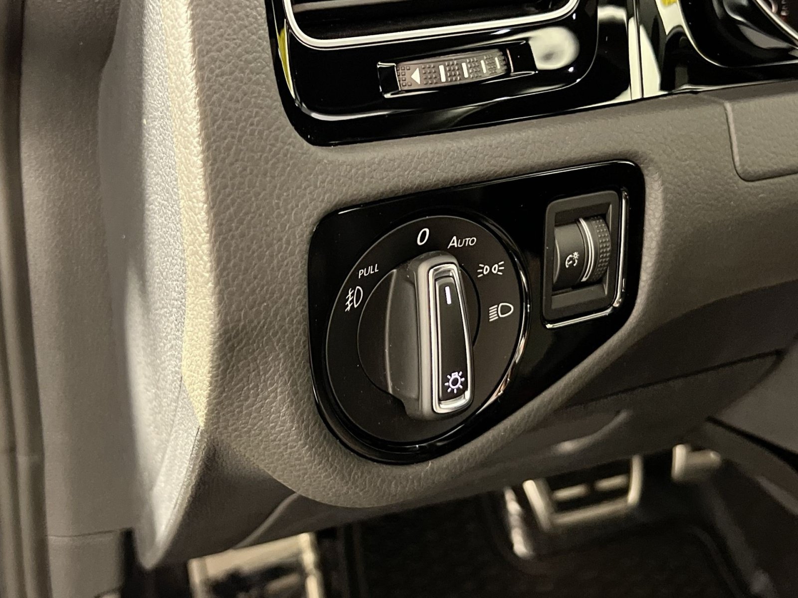 Used 2018 Volkswagen GTI S FWD image 32