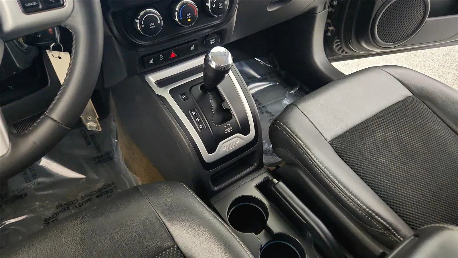 Used 2017 Jeep Compass Latitude image 31