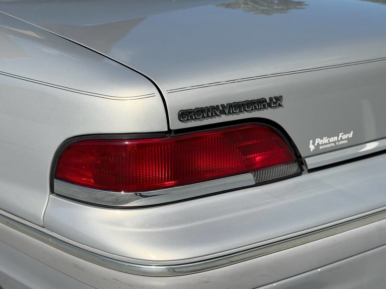Used 1992 Ford Crown Victoria LX RWD image 11