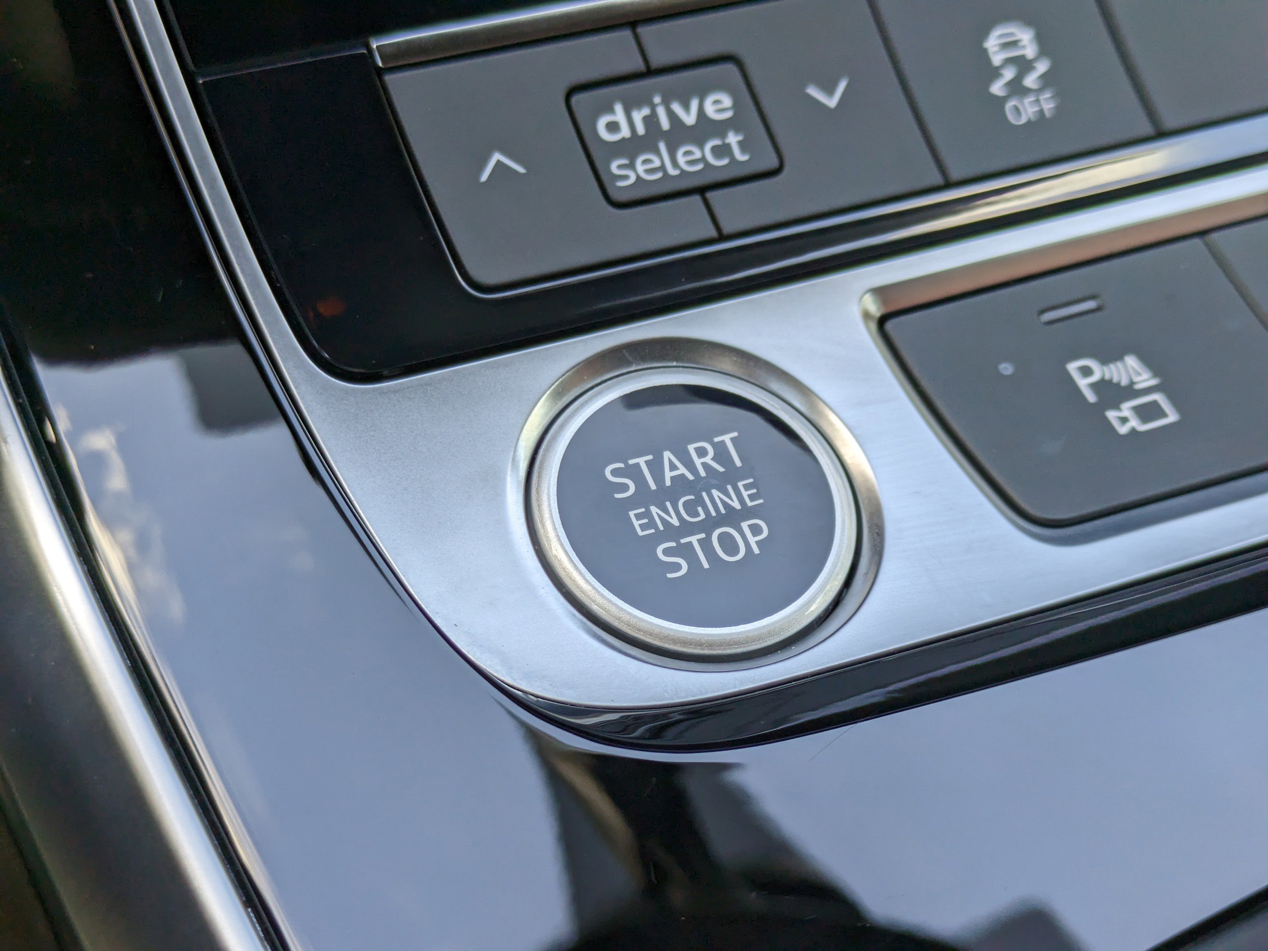 Used 2025 Audi Q8 Premium w/ Convenience Package image 31