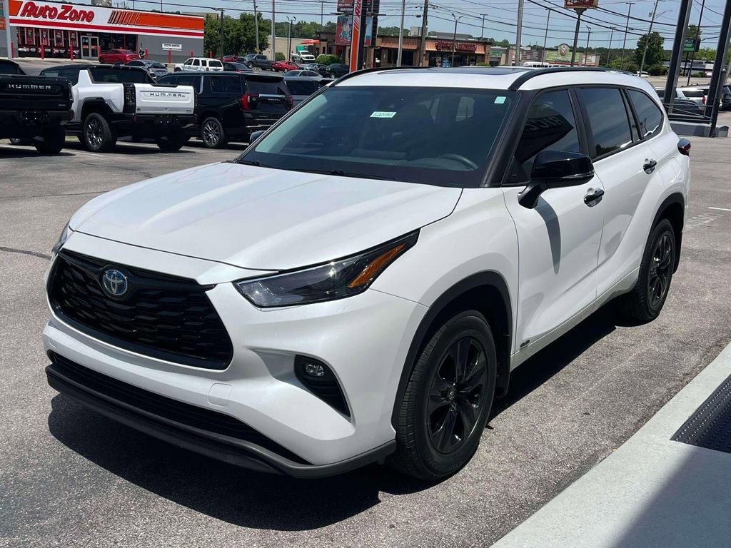 Used 2024 Toyota Highlander XLE AWD/4WD image 7