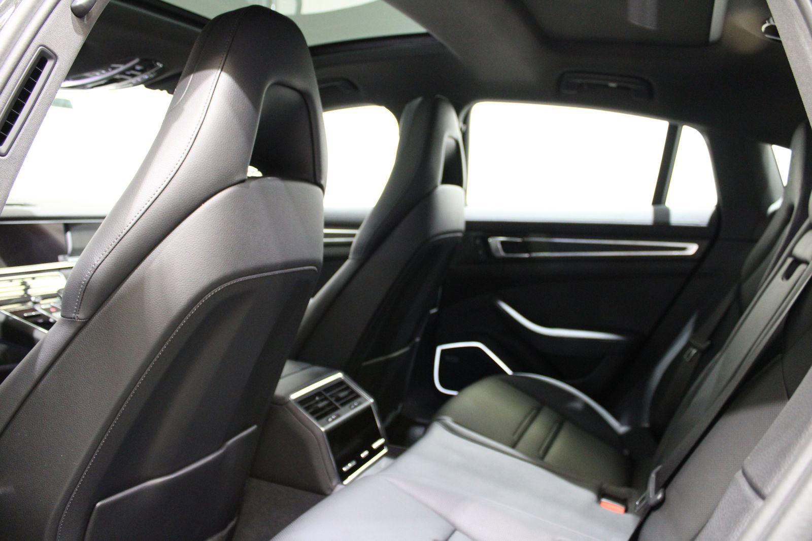 Used 2023 Porsche Panamera Platinum Edition image 23