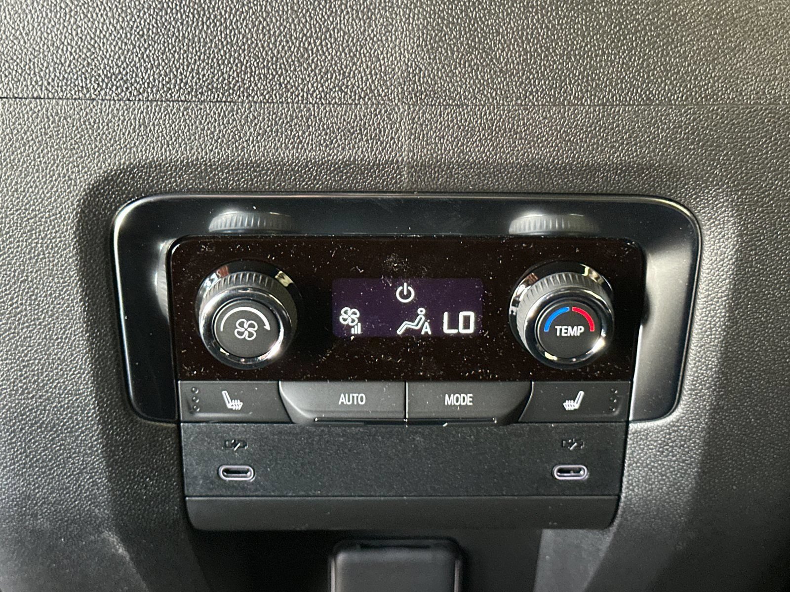 Used 2026 Chevrolet Suburban LT w/ Comfort Package RWD image 14