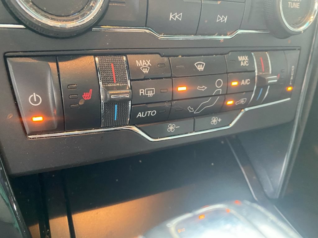 Used 2017 Ford Explorer XLT w/ Equipment Group 202A FWD image 16