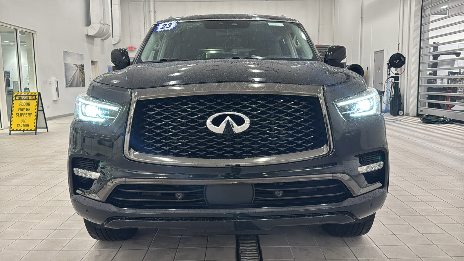Used 2023 INFINITI QX80 Premium Select w/ Cargo Package AWD/4WD image 10