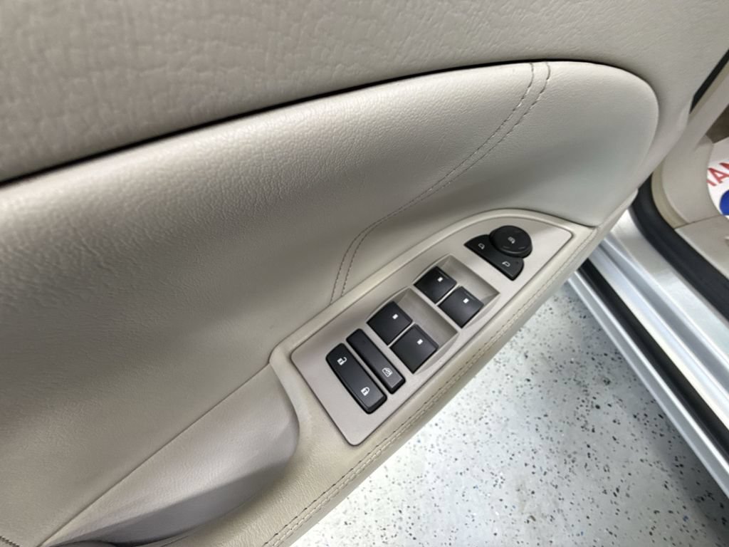 Used 2011 Buick Lucerne CXL FWD image 31
