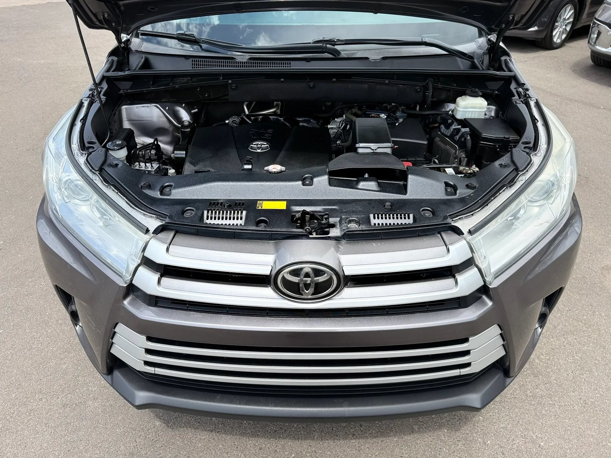 Used 2019 Toyota Highlander LE AWD/4WD image 39