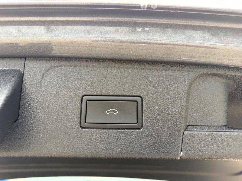 Used 2025 Volkswagen Atlas SE AWD/4WD image 5