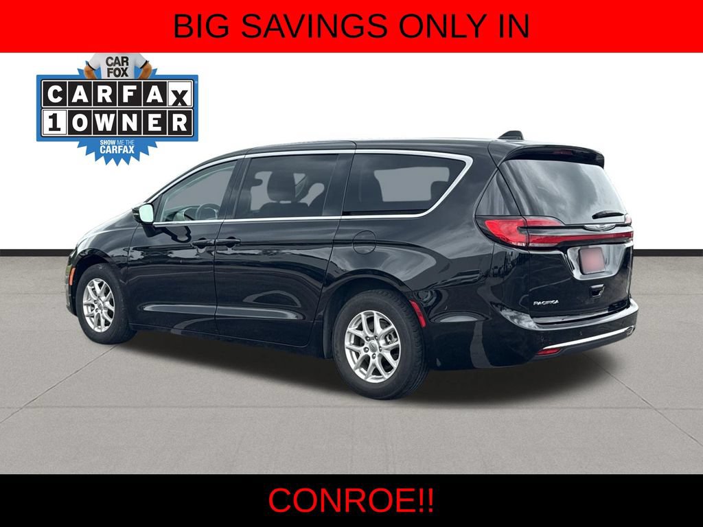Used 2024 Chrysler Pacifica Touring-L FWD image 7