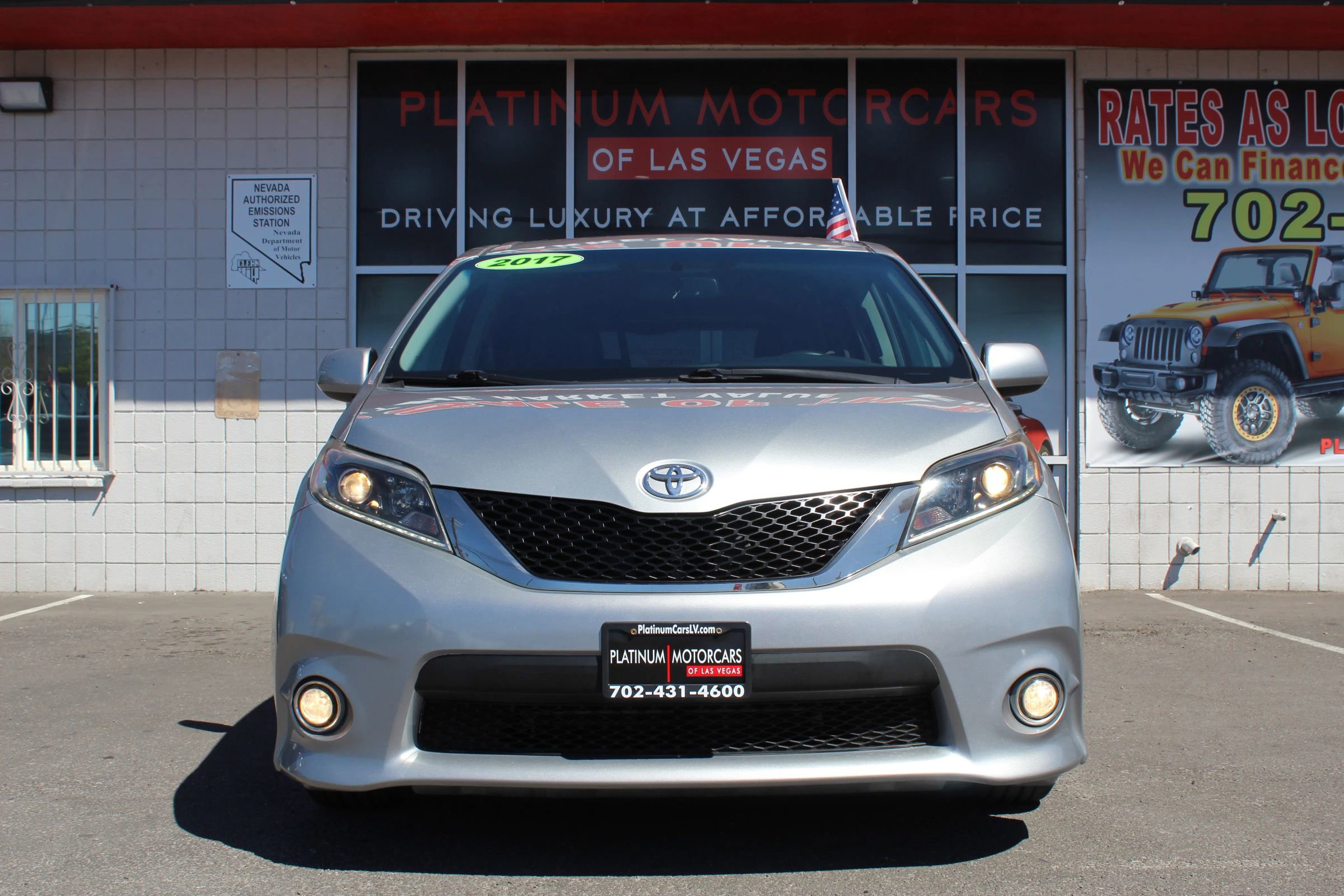 Used 2017 Toyota Sienna SE w/ SE Preferred Package FWD image 5