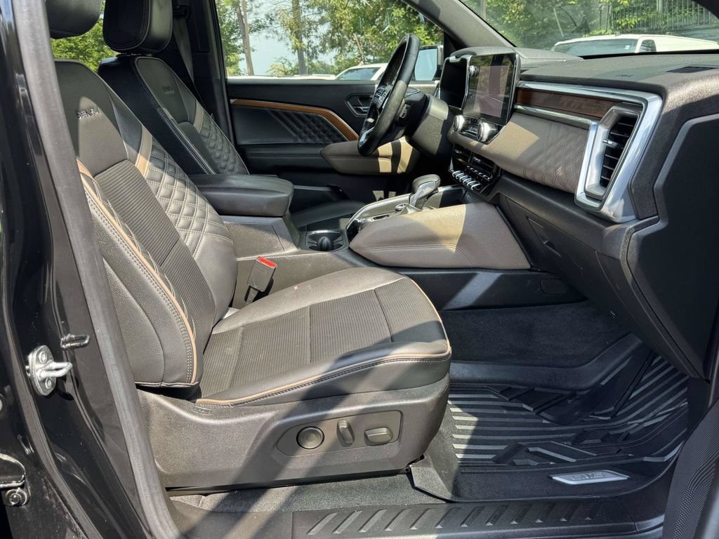 Used 2023 GMC Canyon Denali w/ Denali Black Edition AWD/4WD image 15