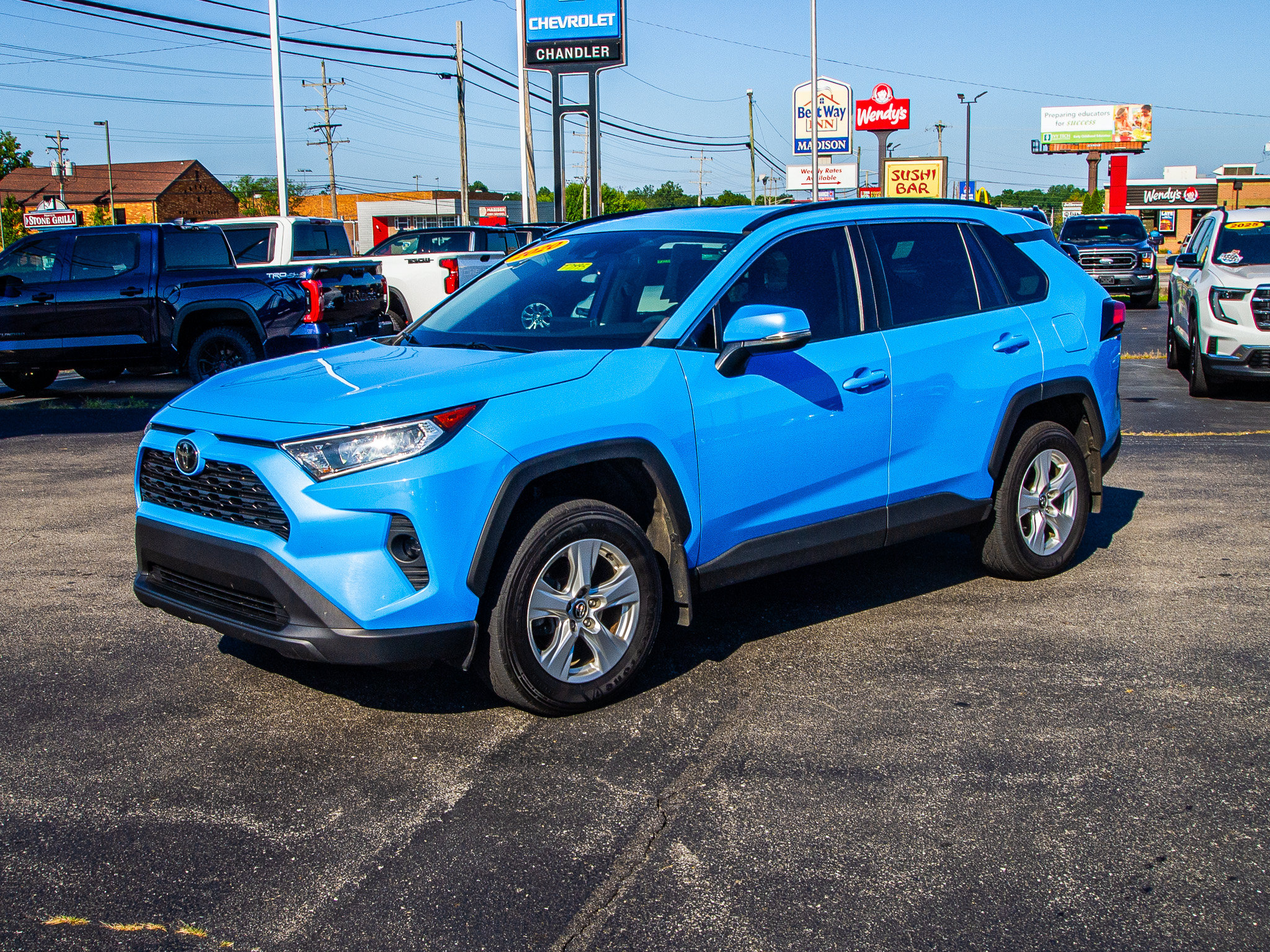 Used 2020 Toyota RAV4 XLE w/ XLE Grade Weather Package AWD/4WD image 3