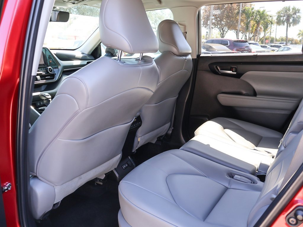 Used 2023 Toyota Highlander XLE image 35