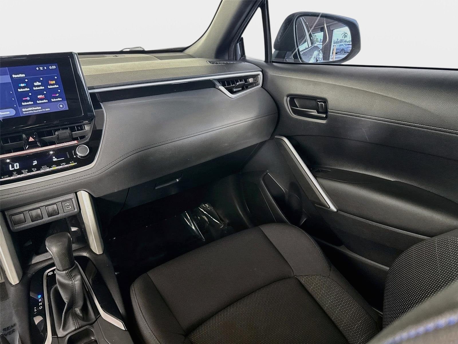 Used 2024 Toyota Corolla Cross AWD Hybrid image 23