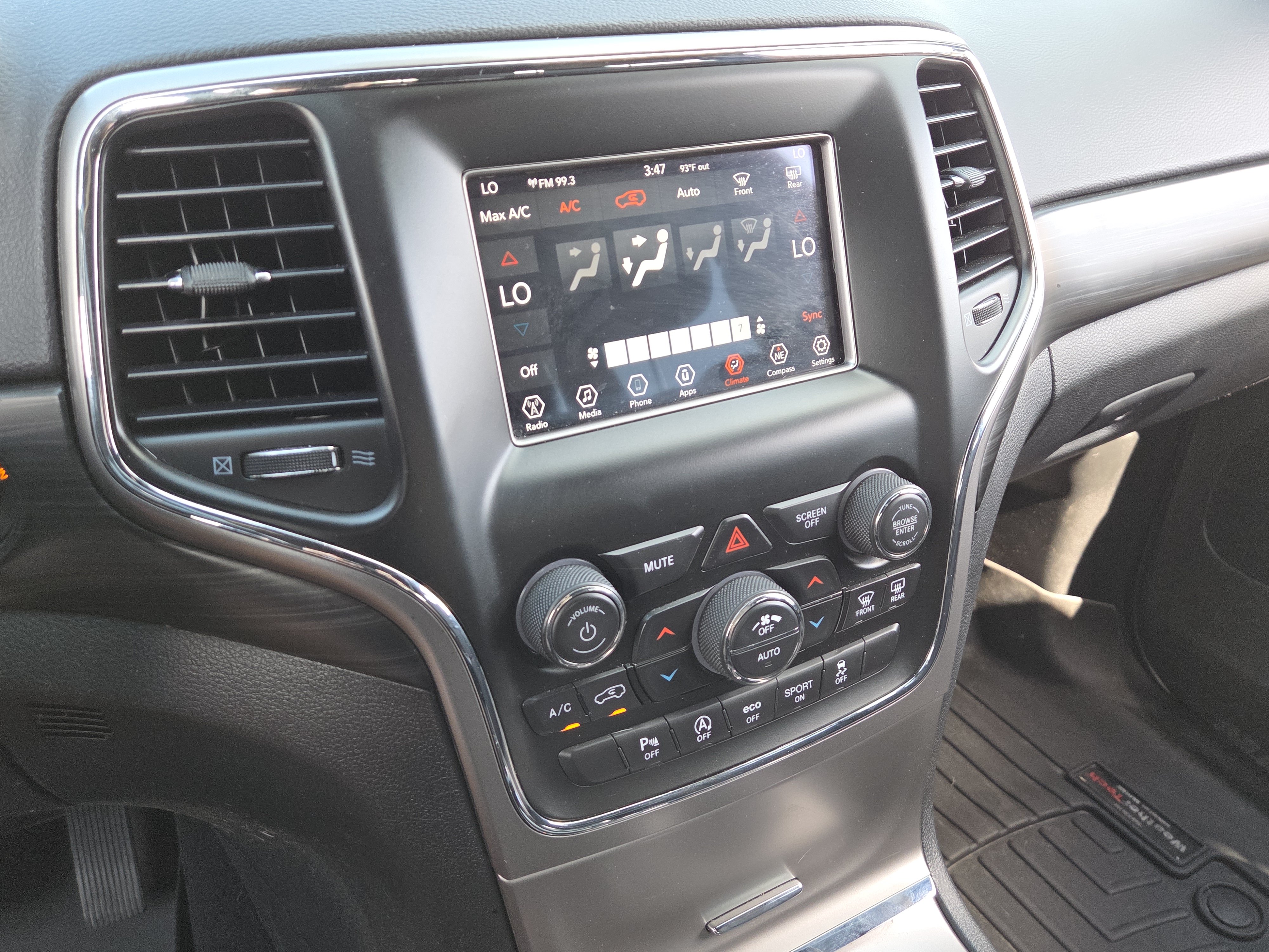 Used 2020 Jeep Grand Cherokee Laredo AWD/4WD image 12