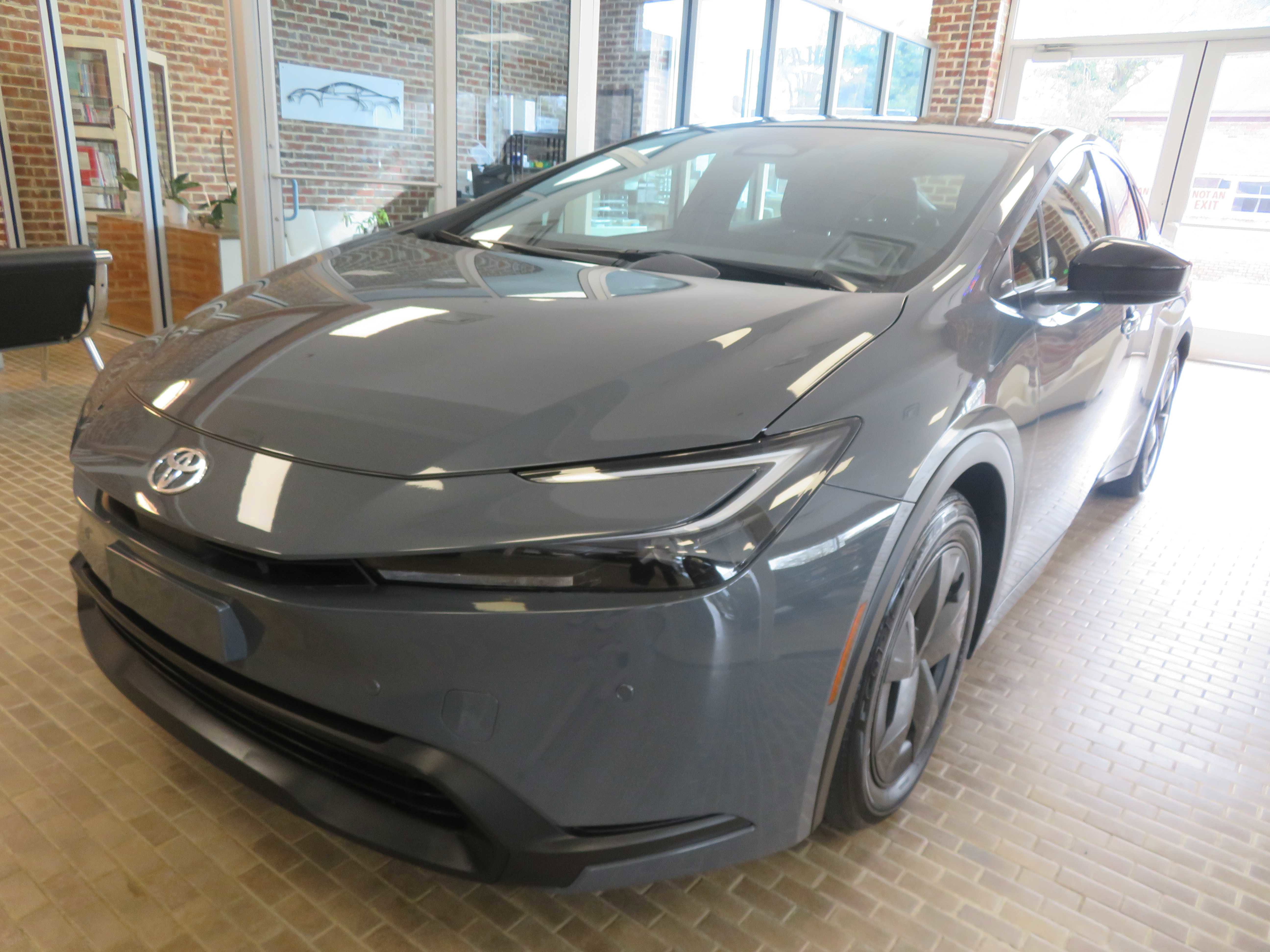 Used 2025 Toyota Prius LE image 1