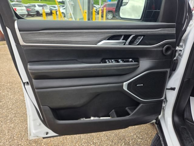 Used 2023 Jeep Wagoneer Series II AWD/4WD image 10