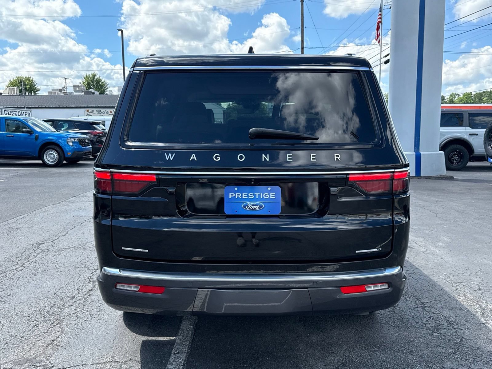 Used 2022 Jeep Wagoneer Series II w/ Premium Group I AWD/4WD image 13