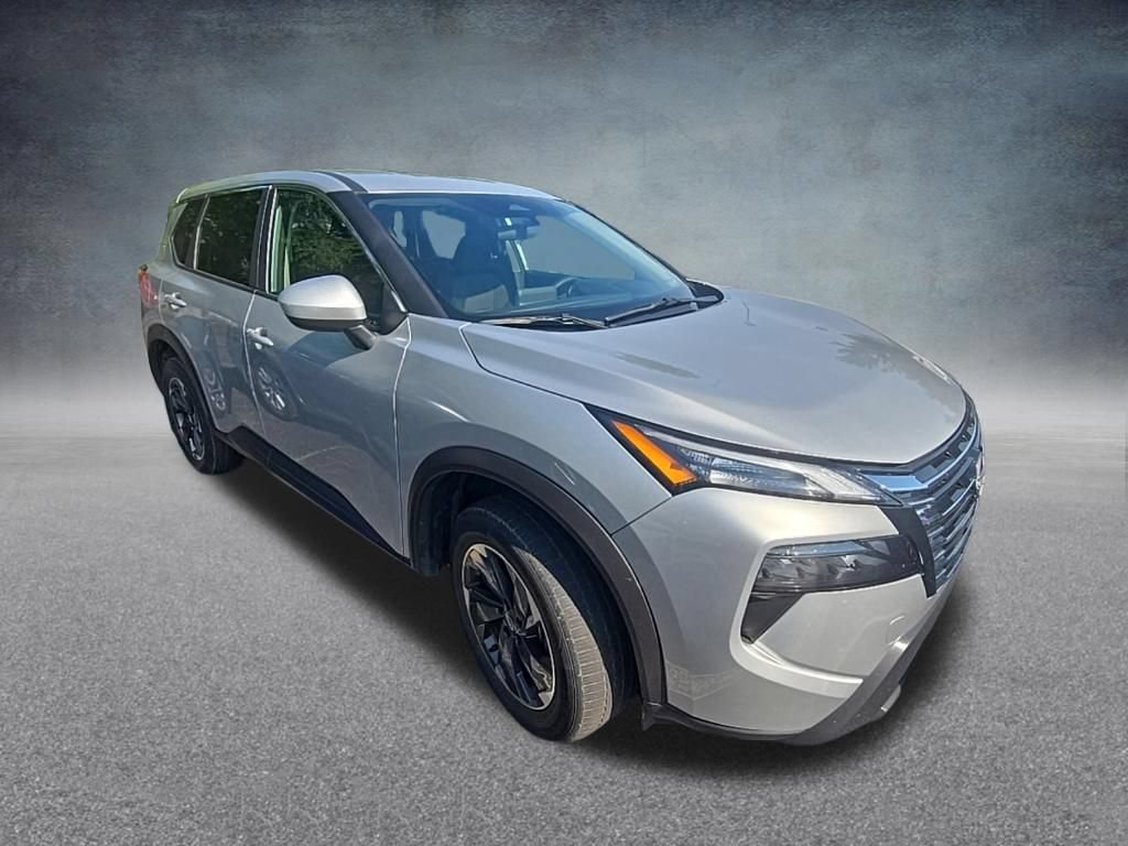 Used 2025 Nissan Rogue SV FWD image 2