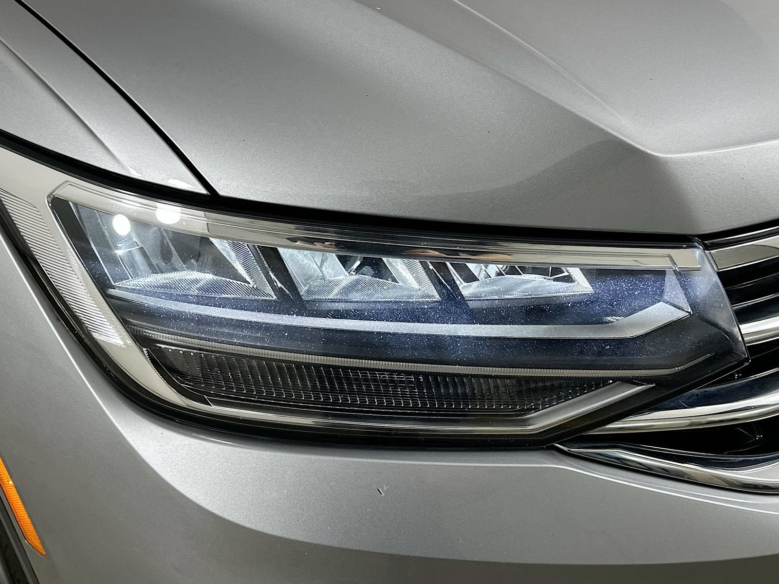 Used 2022 Volkswagen Tiguan SE AWD/4WD image 9
