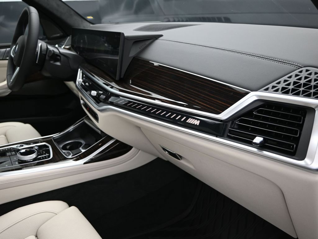 New 2026 BMW X7 M60i image 25
