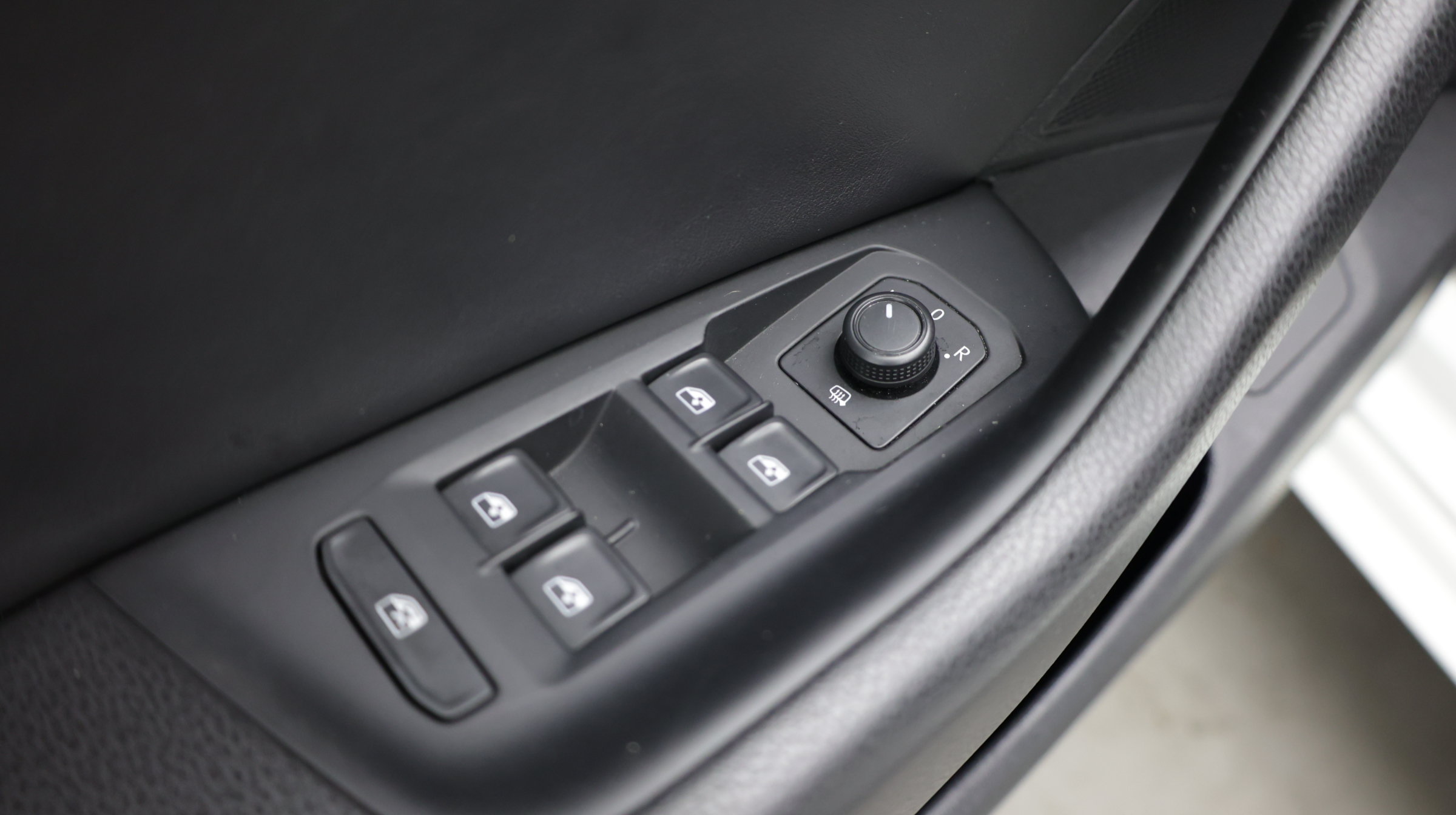 Used 2019 Volkswagen Arteon SE AWD/4WD image 13