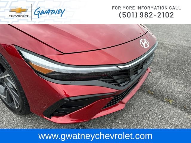 Used 2025 Hyundai Elantra SEL FWD image 13