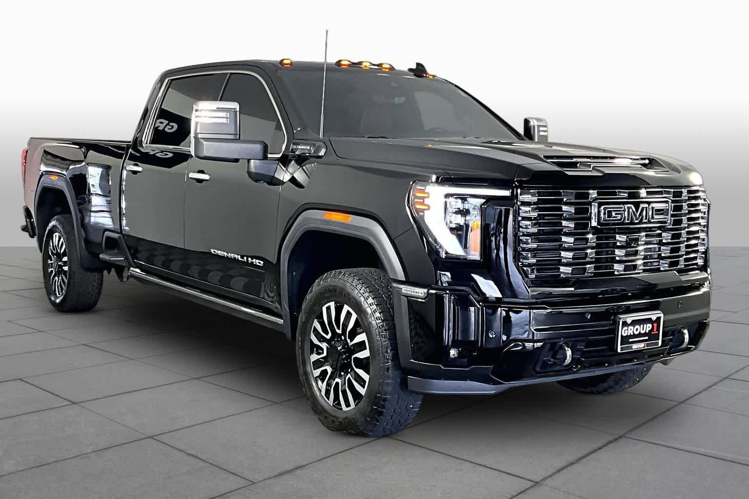 Used 2025 GMC Sierra 3500 Denali Ultimate AWD/4WD image 3