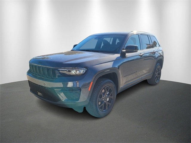 New 2025 Jeep Grand Cherokee Altitude image 2