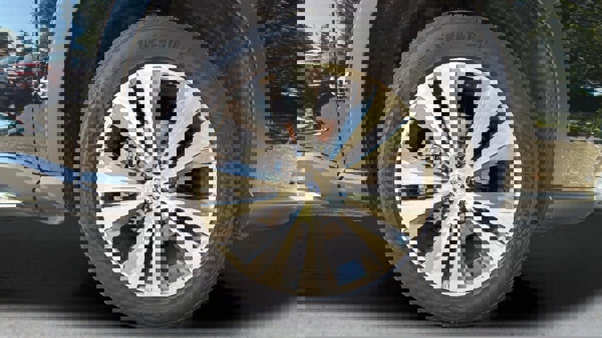 Used 2022 Subaru Ascent Limited image 25