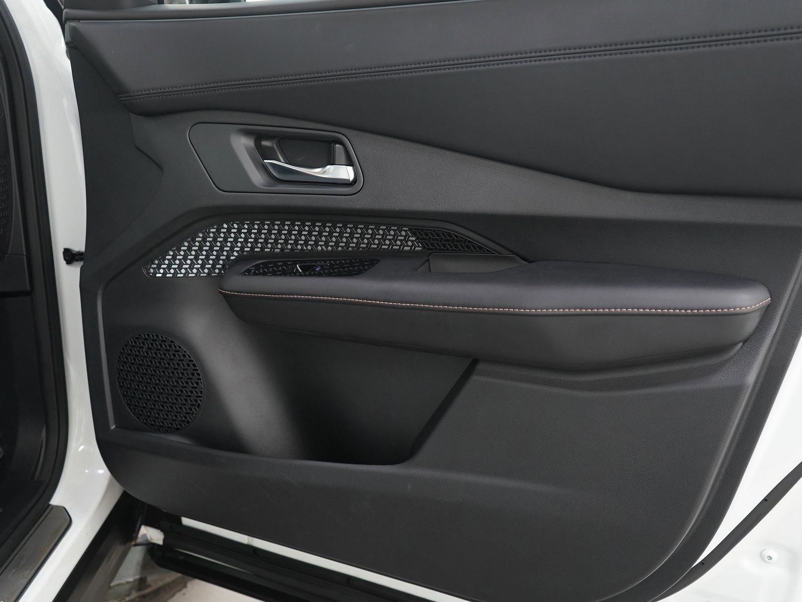 Used 2023 Nissan Ariya AWD image 12