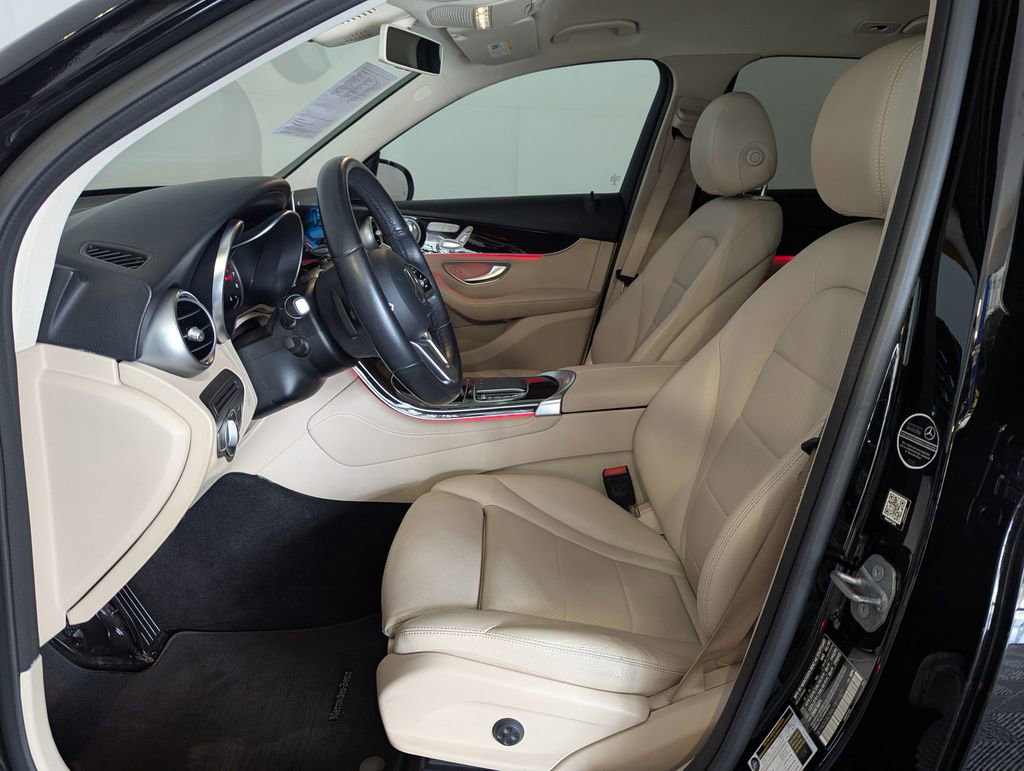 Used 2020 Mercedes-Benz GLC 300 image 4