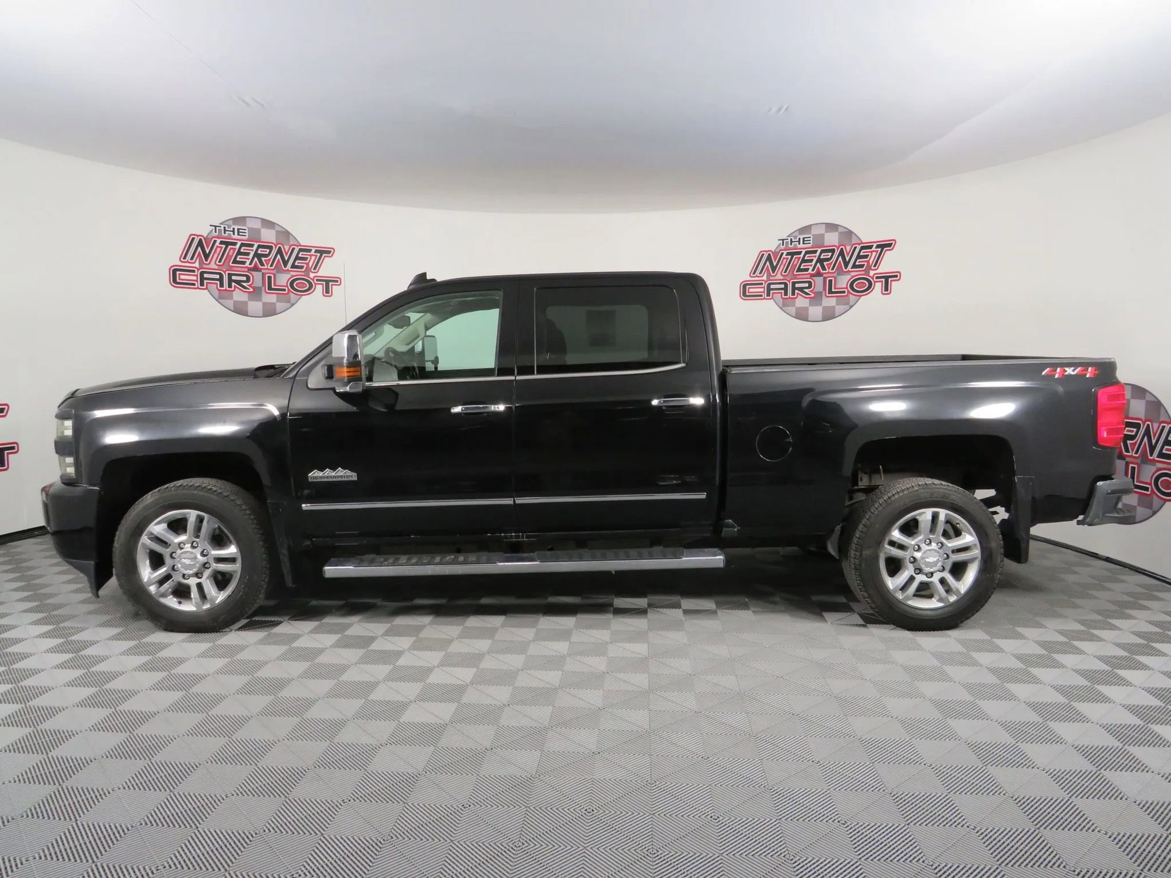 Used 2018 Chevrolet Silverado 2500 High Country image 4