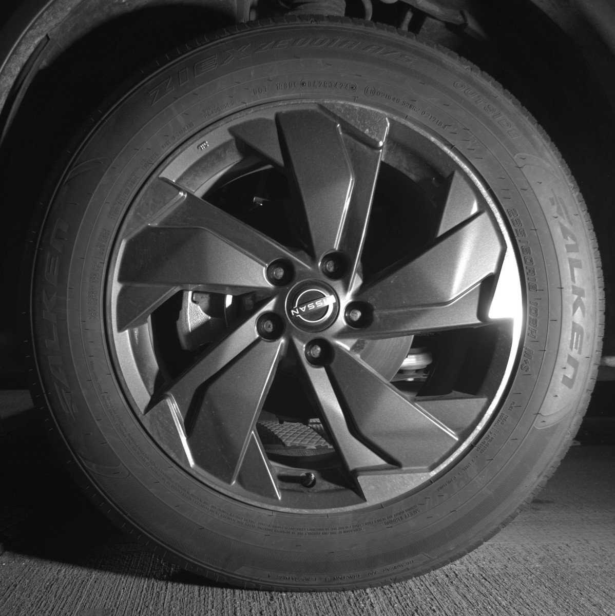 Used 2025 Nissan Rogue SV image 12