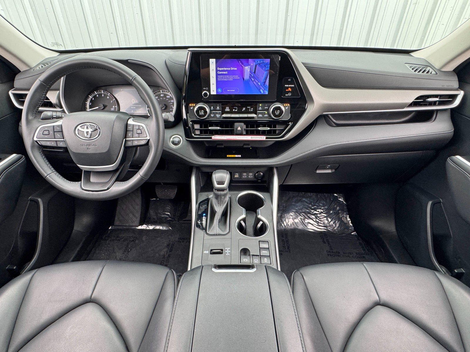 Used 2024 Toyota Highlander XLE image 11