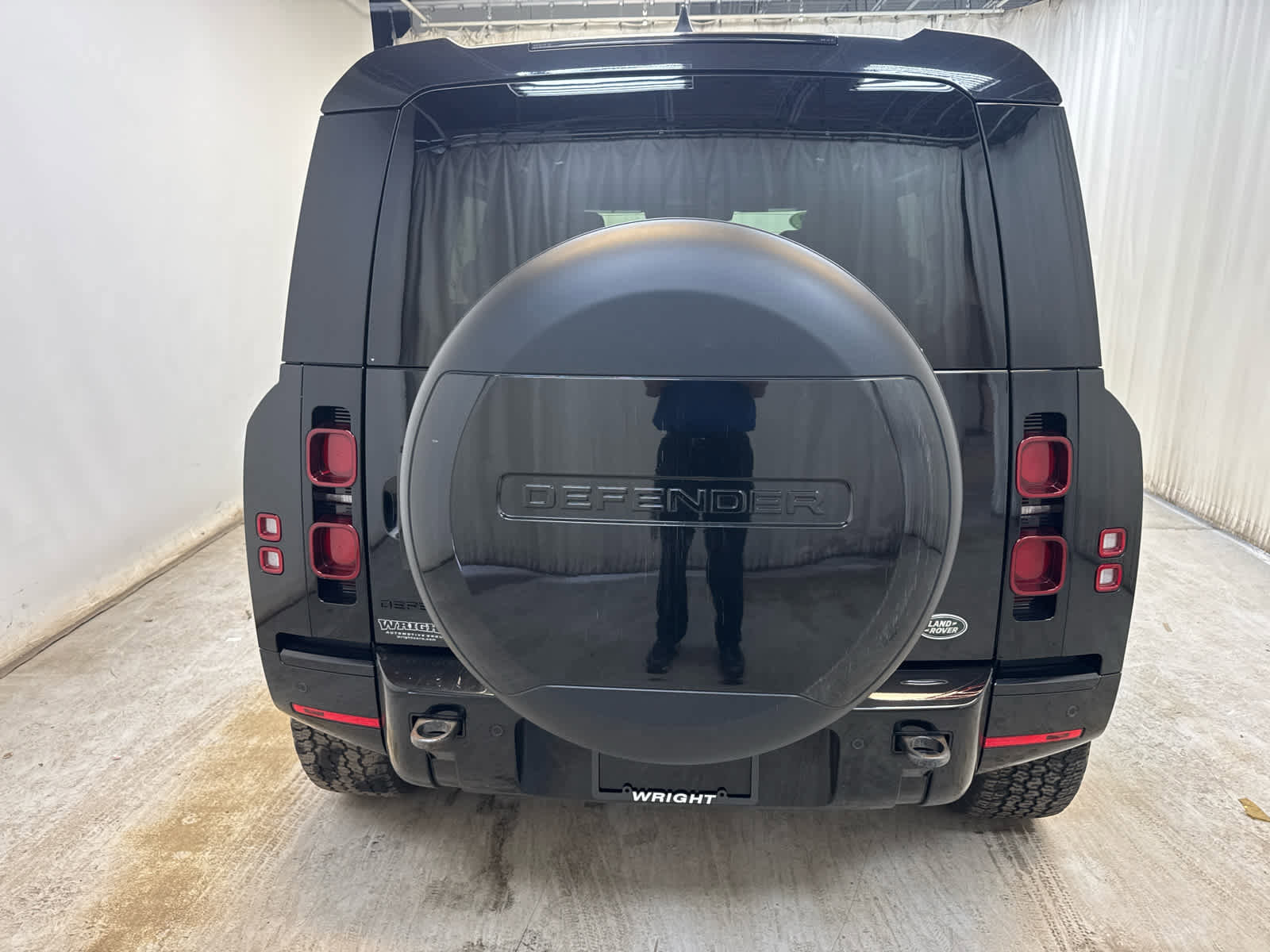 Used 2023 Land Rover Defender 110 X-Dynamic SE image 9