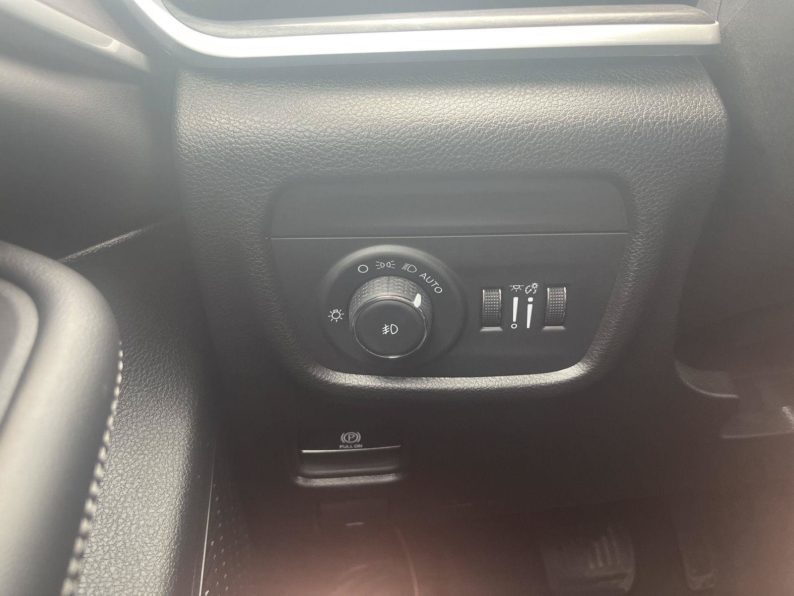 Used 2024 Jeep Grand Cherokee Limited AWD/4WD image 17