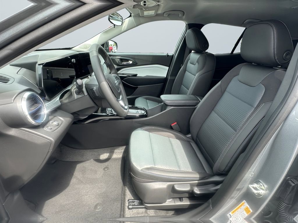 New 2026 Chevrolet Trax LT w/ Midnight Edition FWD image 9