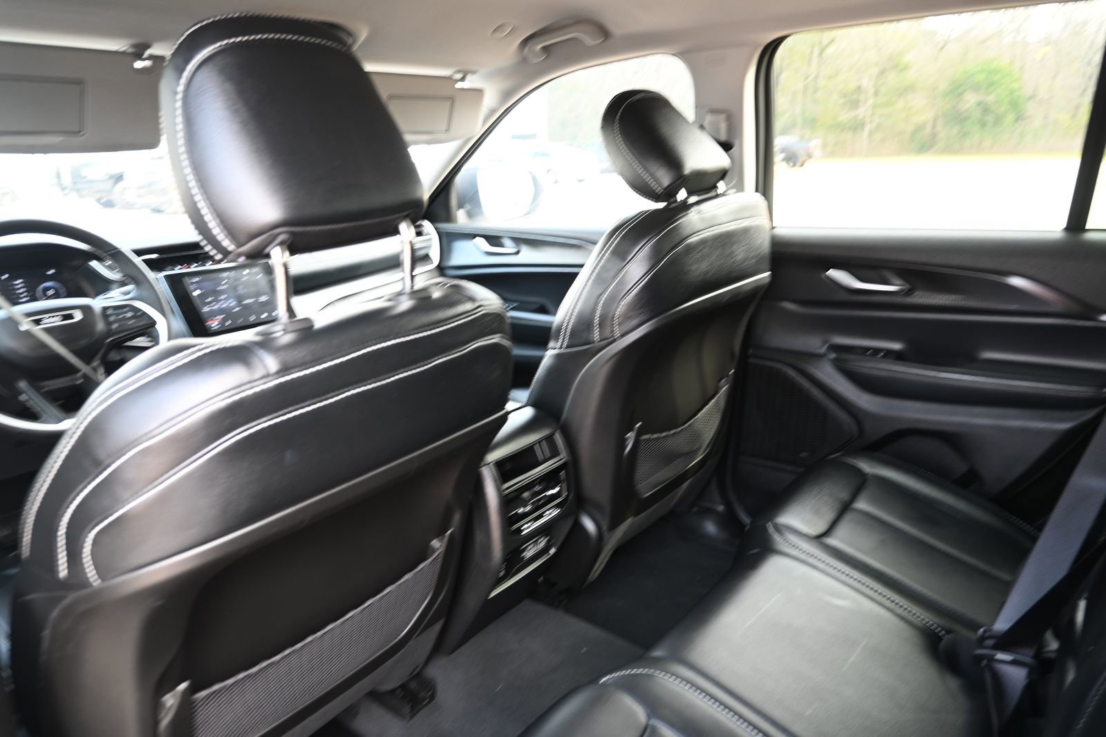 Used 2023 Jeep Grand Cherokee Laredo w/ Luxury Tech Group I image 21