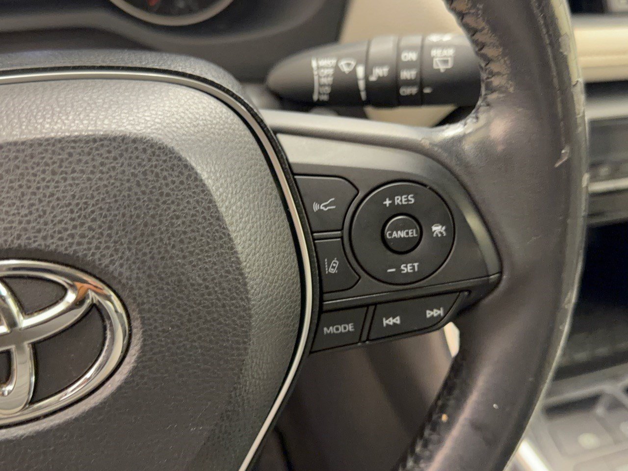 Used 2019 Toyota RAV4 XLE Premium FWD image 19
