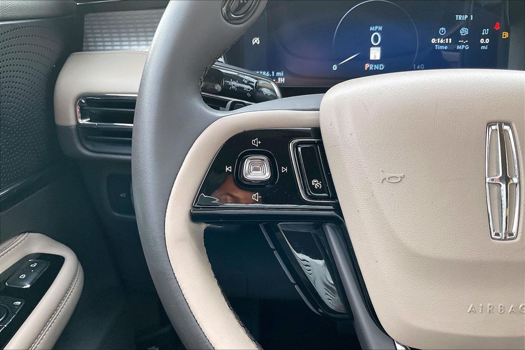 Certified 2023 Lincoln Corsair FWD image 13
