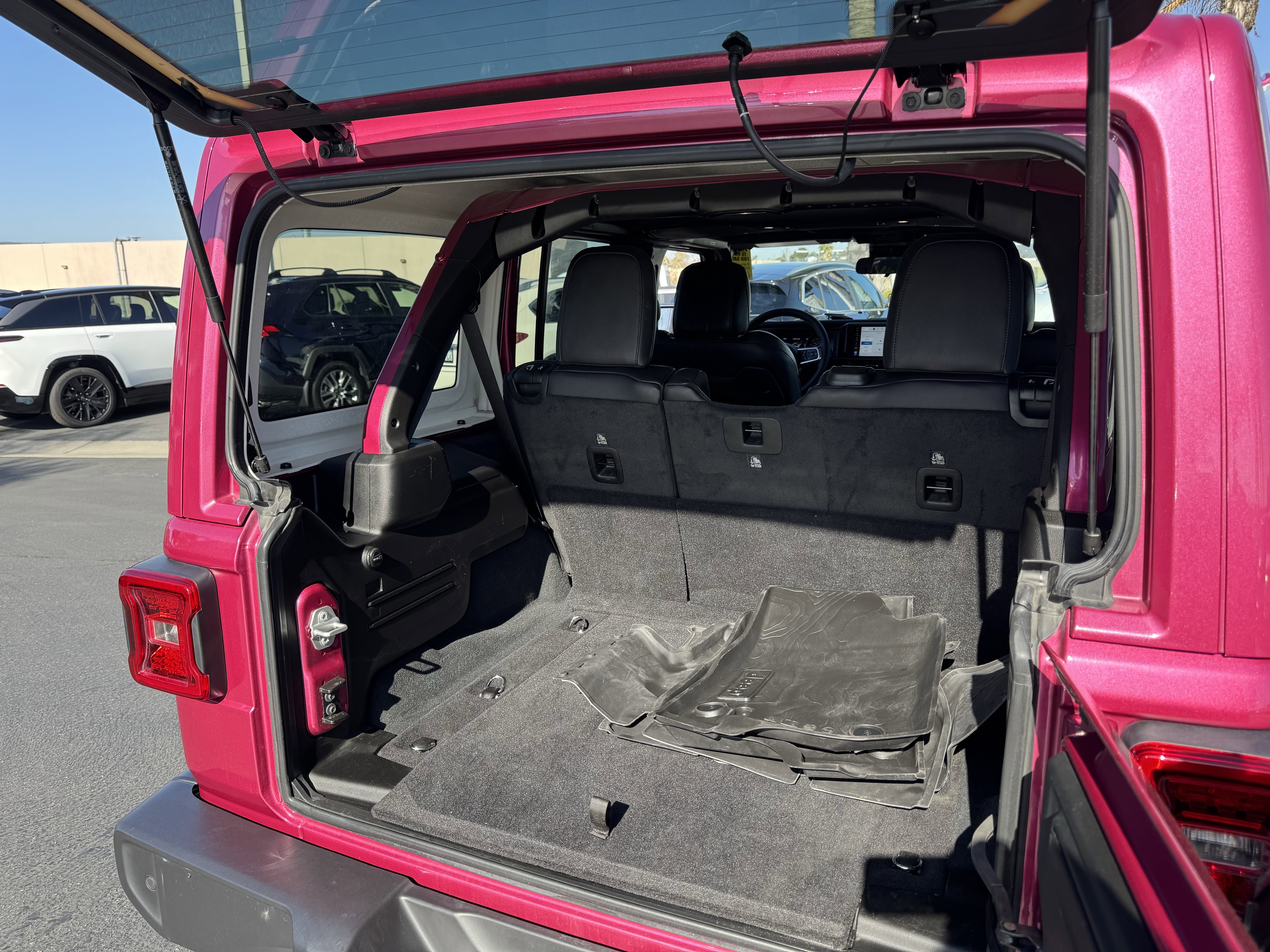 Used 2024 Jeep Wrangler Sahara w/ Safety Group image 41