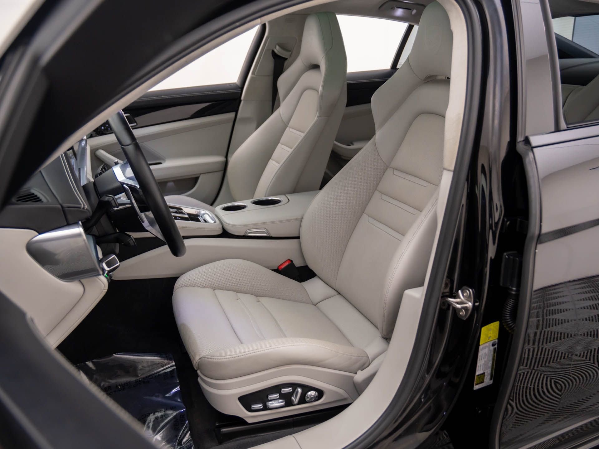 Used 2020 Porsche Panamera GTS image 5