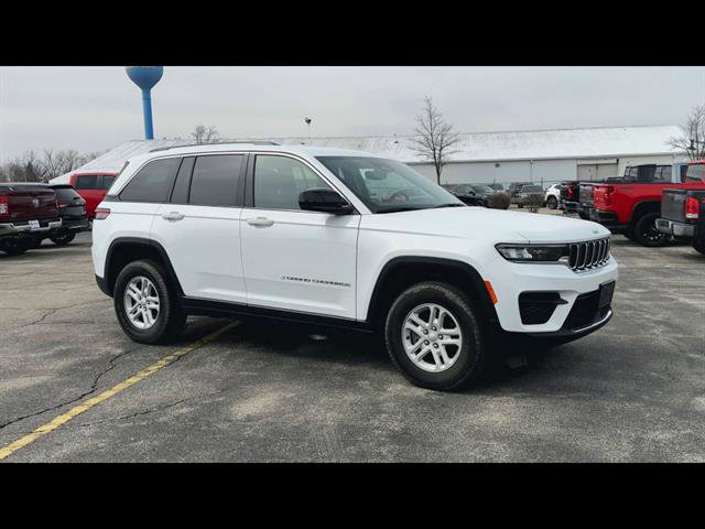 Used 2023 Jeep Grand Cherokee Laredo w/ Luxury Tech Group I image 3