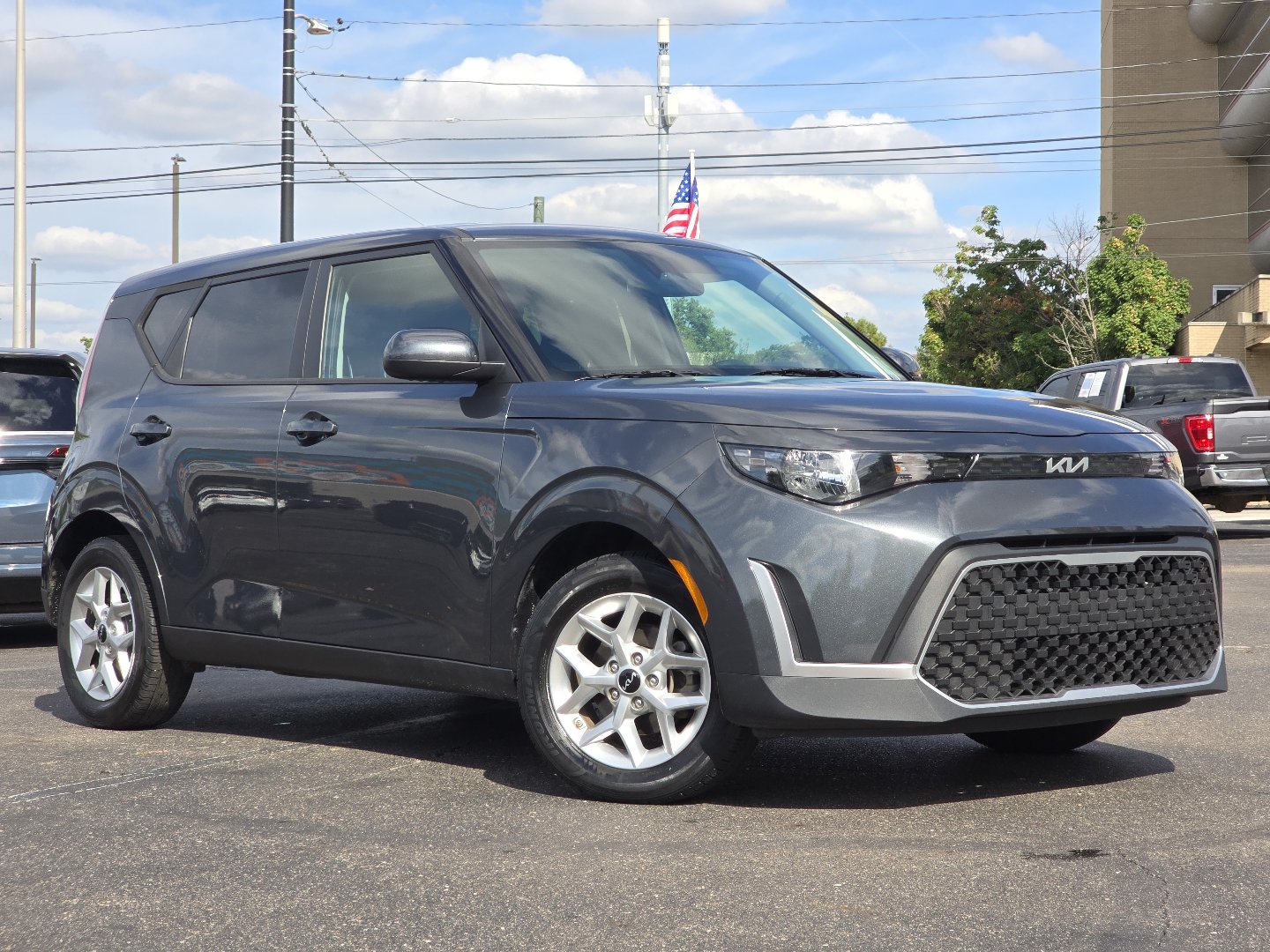 Used 2024 Kia Soul LX w/ Option Group 015 FWD image 2
