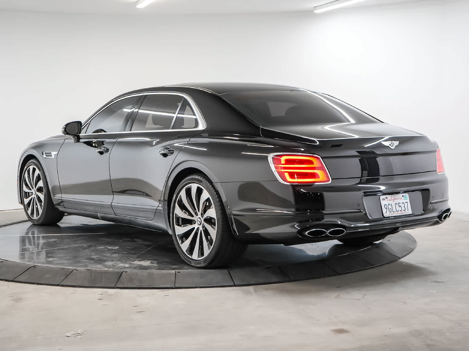 Used 2022 Bentley Flying Spur V8 AWD/4WD image 3