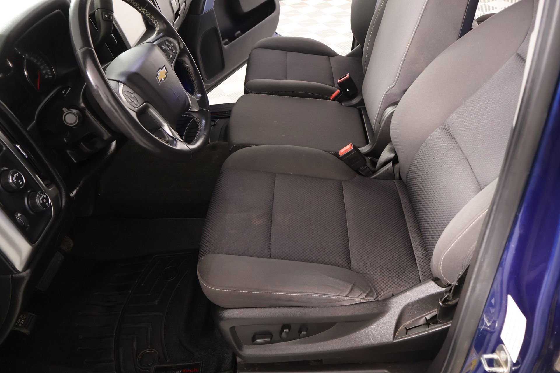 Used 2018 Chevrolet Silverado 1500 LT w/ All Star Edition image 10