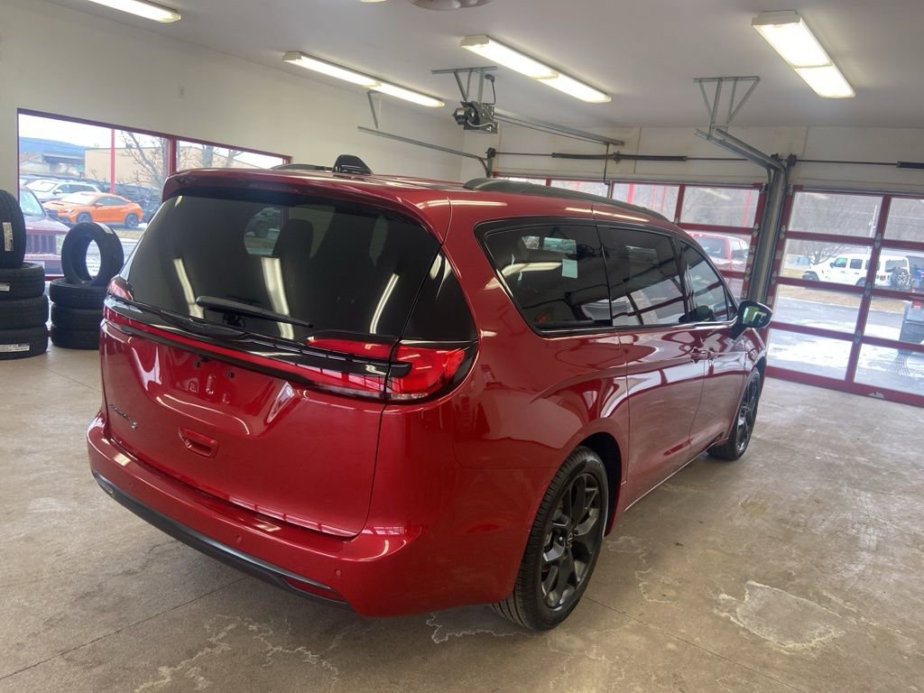 New 2026 Chrysler Pacifica Select w/ S Appearance Package image 18