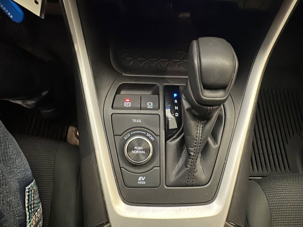 Used 2024 Toyota RAV4 LE AWD/4WD image 29