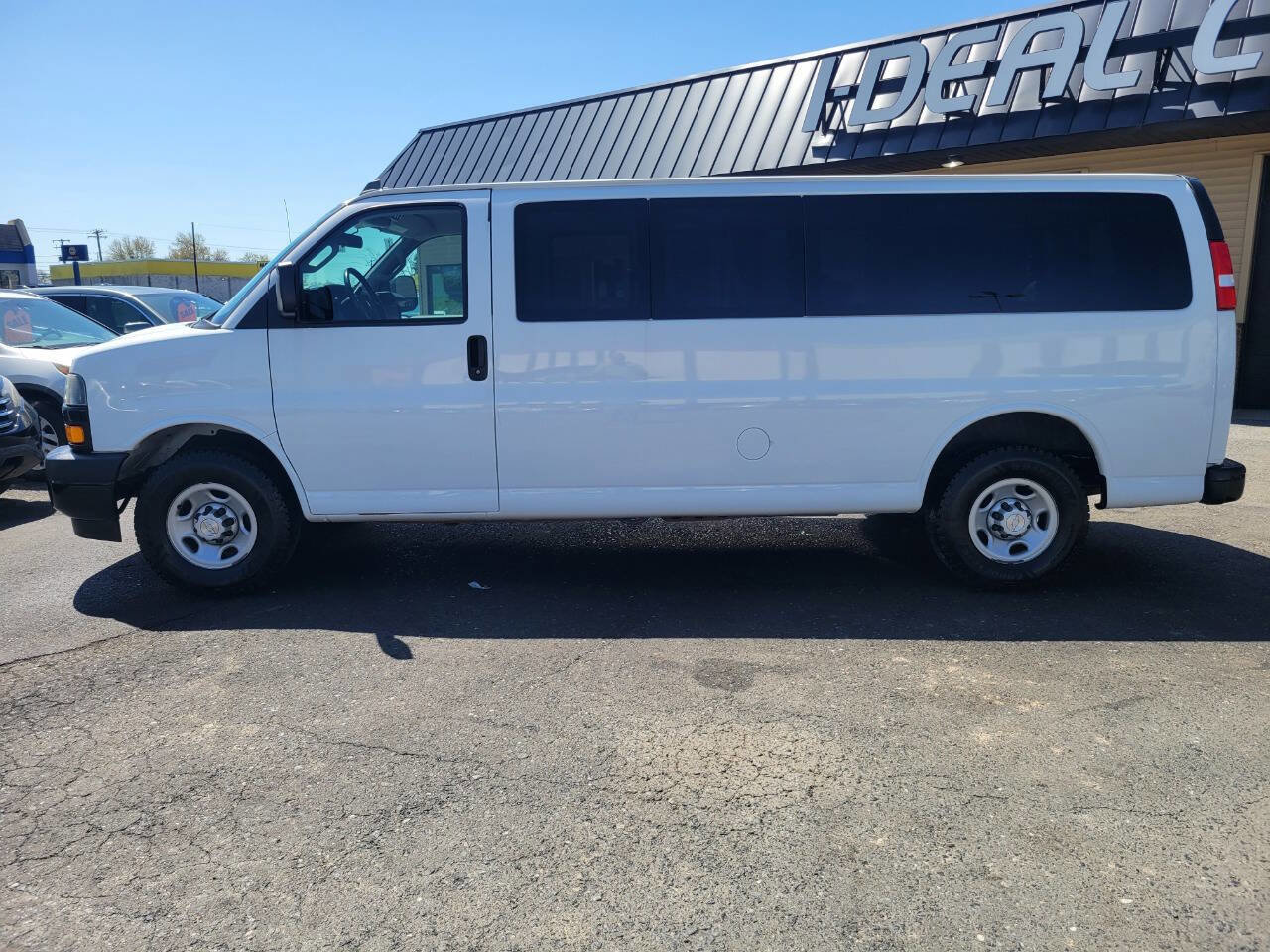 Used 2019 Chevrolet Express 3500 LS RWD image 8